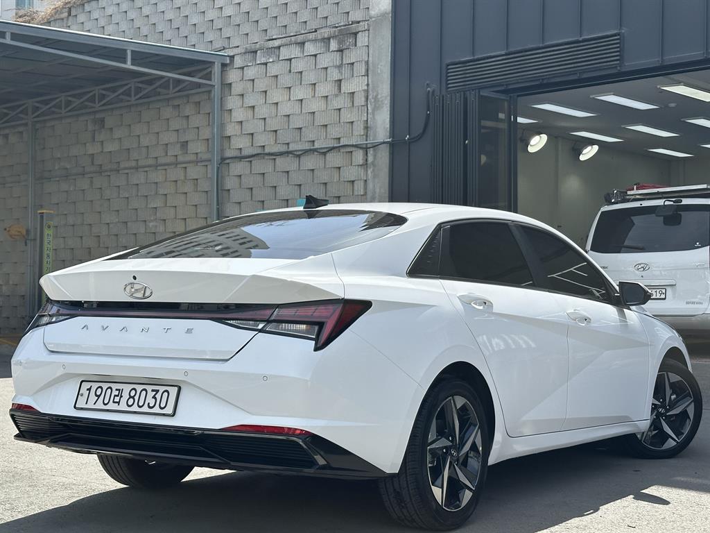 HYUNDAI Avante - Vista 2