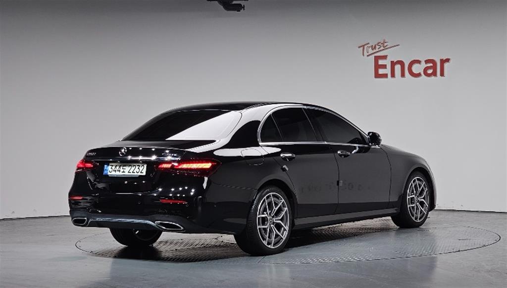 Mercedes Benz E class - Vista 2