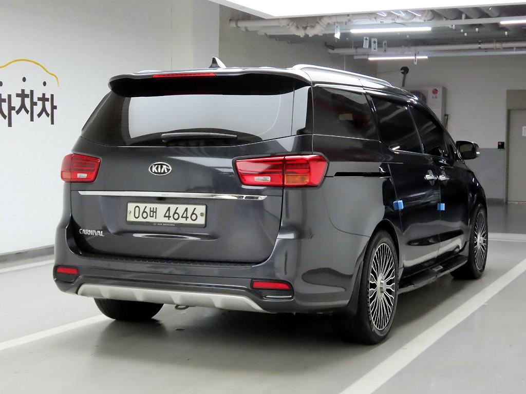 KIA Carnival - Vista 4