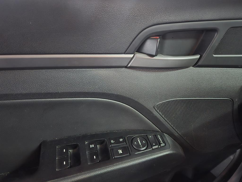 HYUNDAI Avante - Vista 7