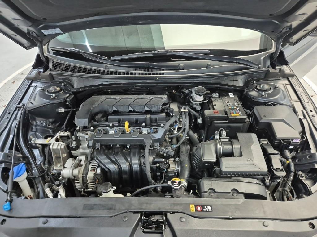 HYUNDAI Avante - Vista 5