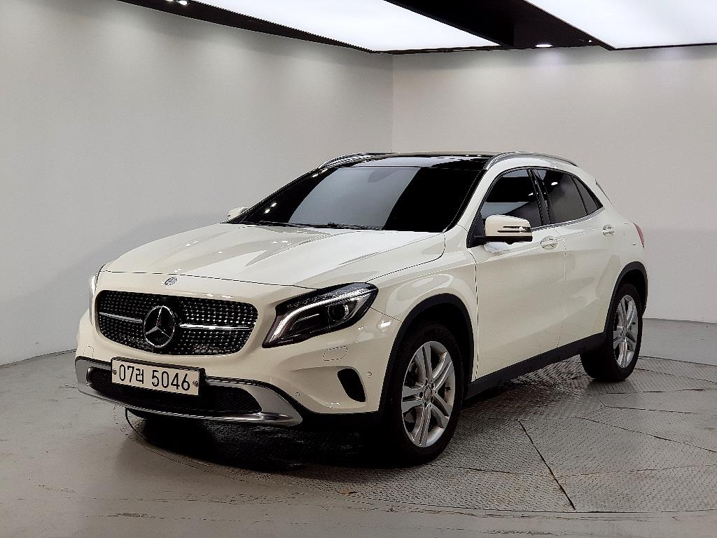 Mercedes Benz GLA Class 2017 Blanco - Importación desde Corea - HF Imports Iquique - Foto 1