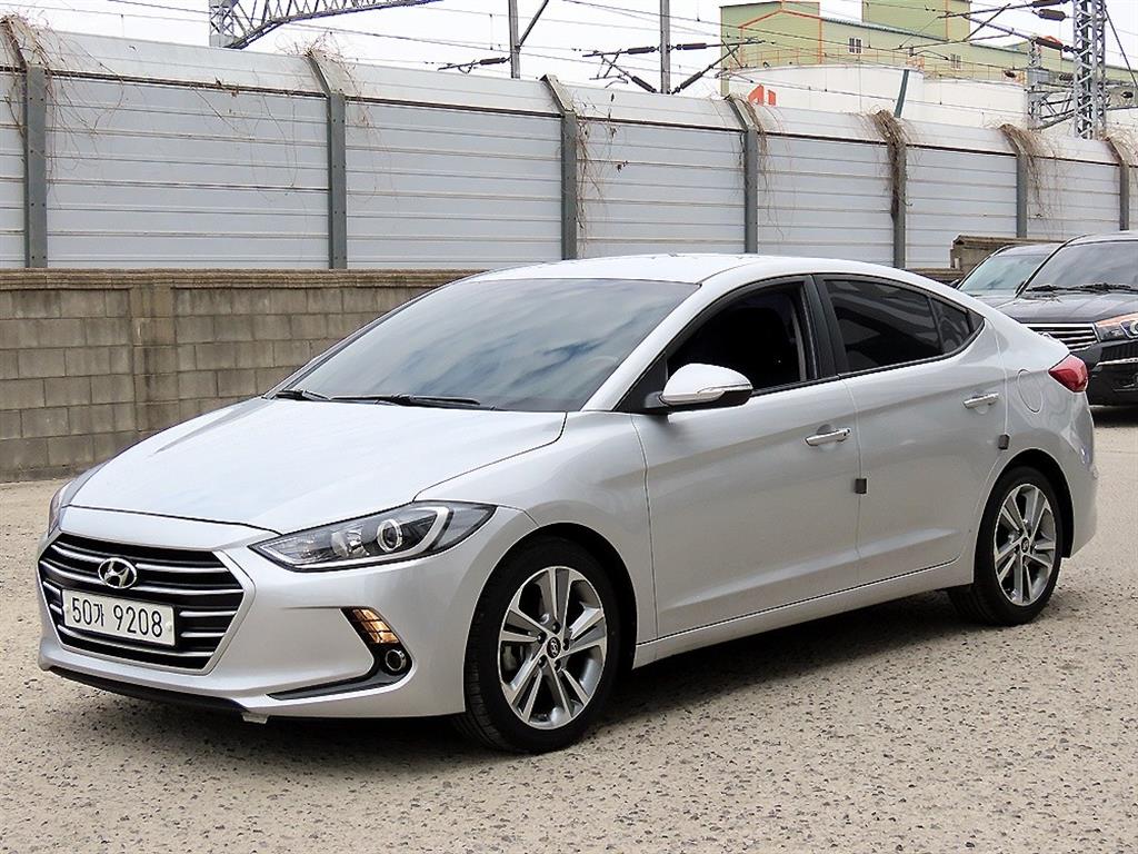 HYUNDAI Avante - Vista 2