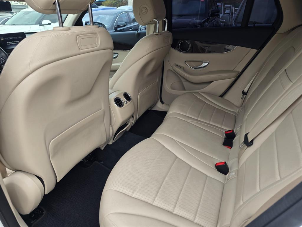 Mercedes Benz GLC Class - Vista 7