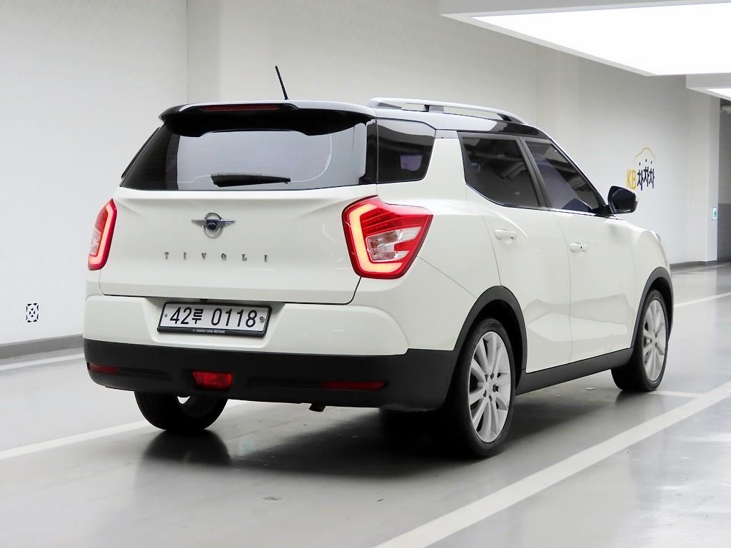 Ssangyong Tivoli - Vista 4