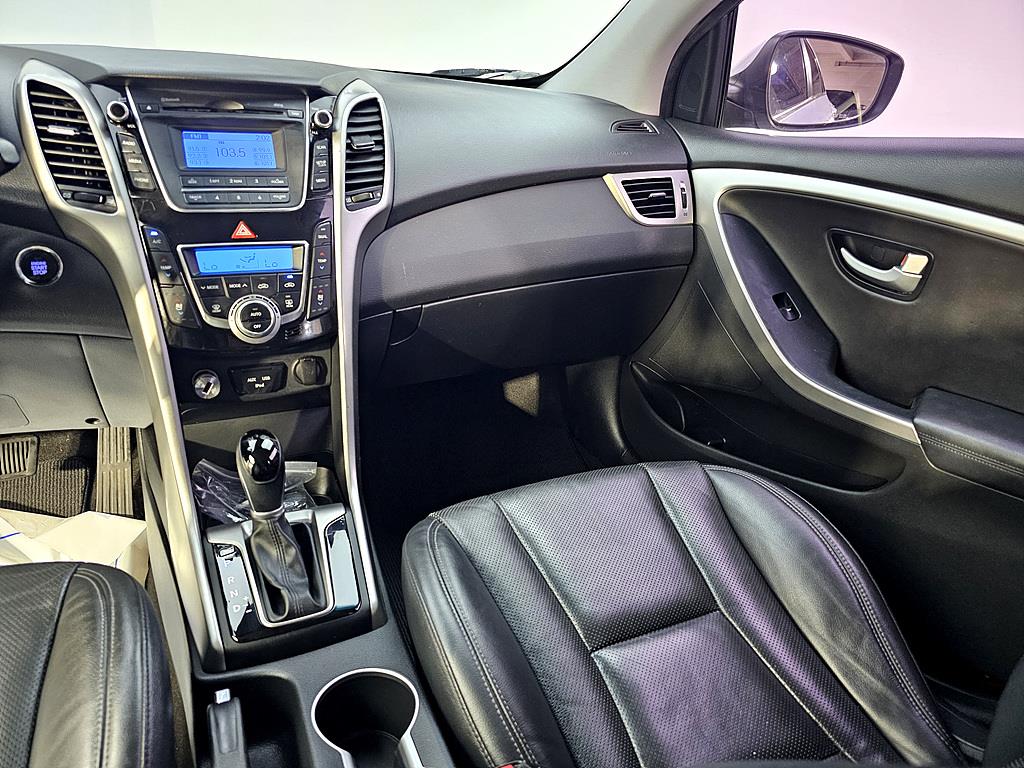 HYUNDAI i30 - Vista 10