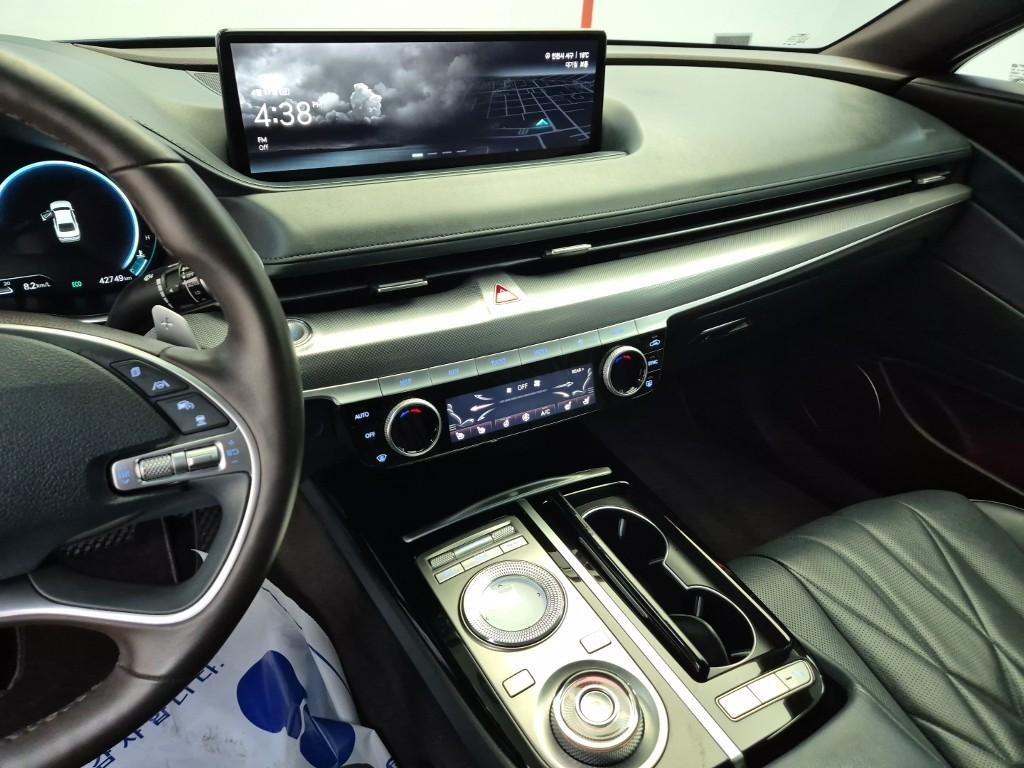 Genesis G80 - Vista 10