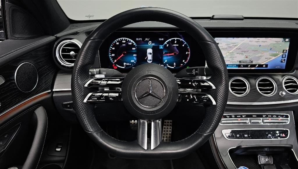 Mercedes Benz E class - Vista 12