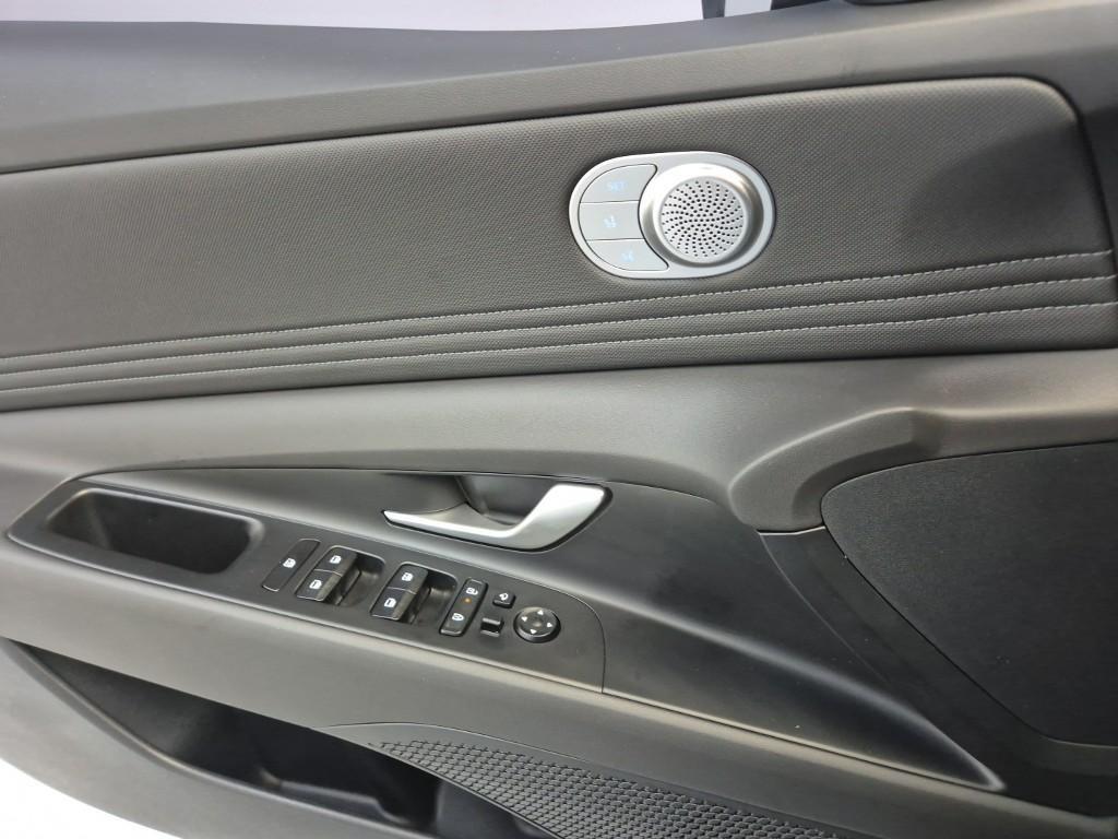 HYUNDAI Avante - Vista 3