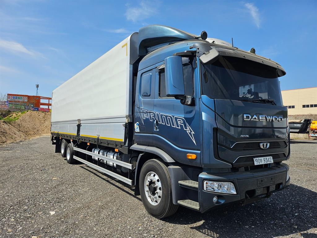 medium and large cargo truck - Vista 3
