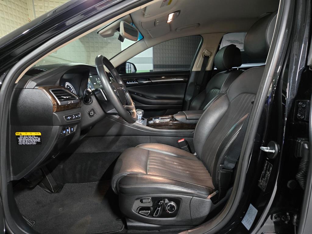 Genesis G90 - Vista 6