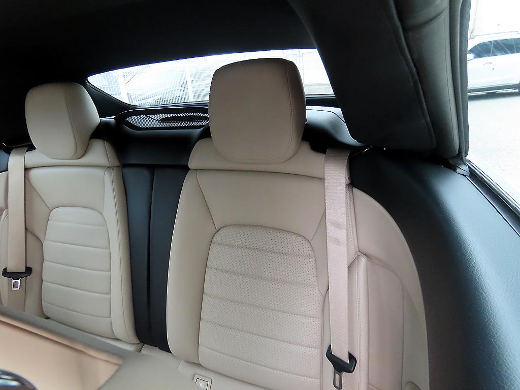 Mercedes Benz C Class - Vista 11