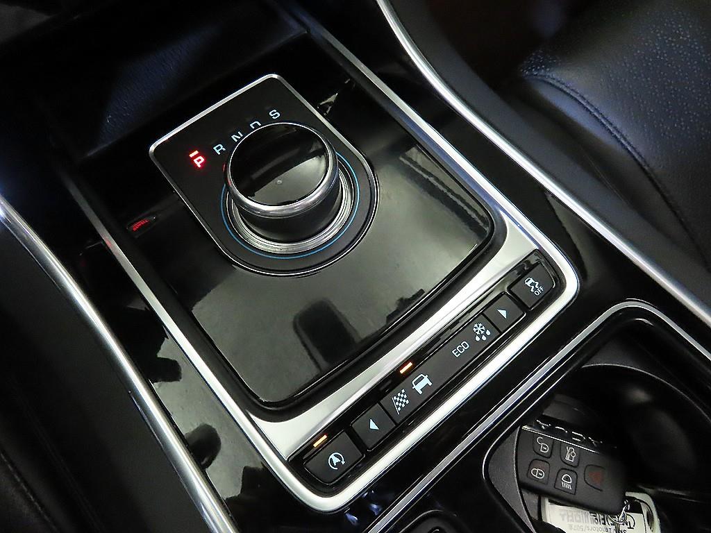 Jaguar XF - Vista 12