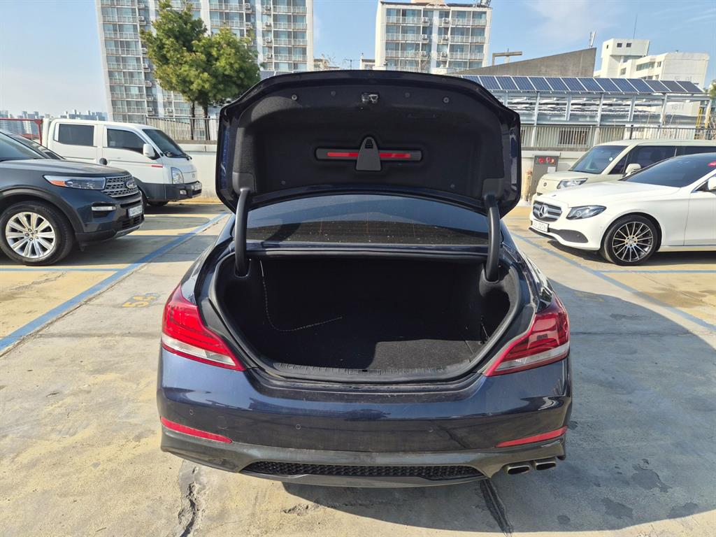 Genesis G70 - Vista 5