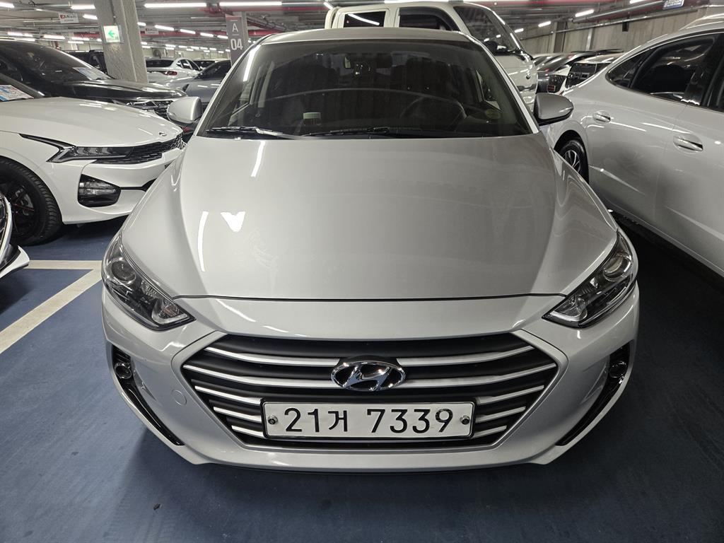 HYUNDAI Avante - Vista 3