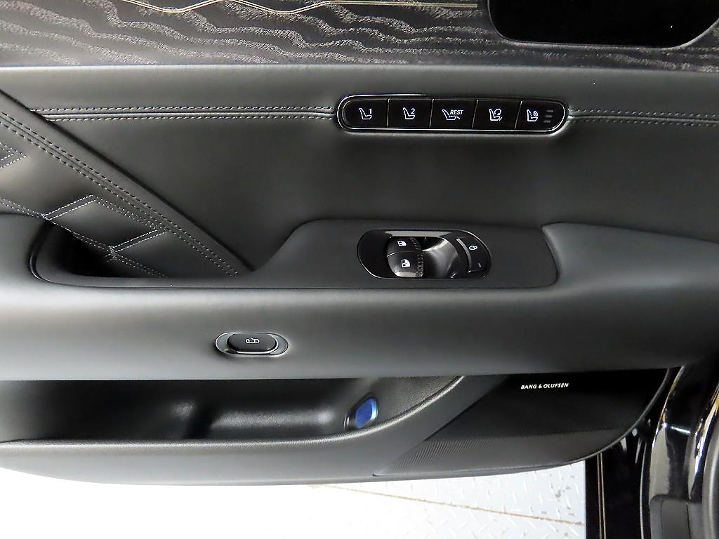 Genesis G90 - Vista 12