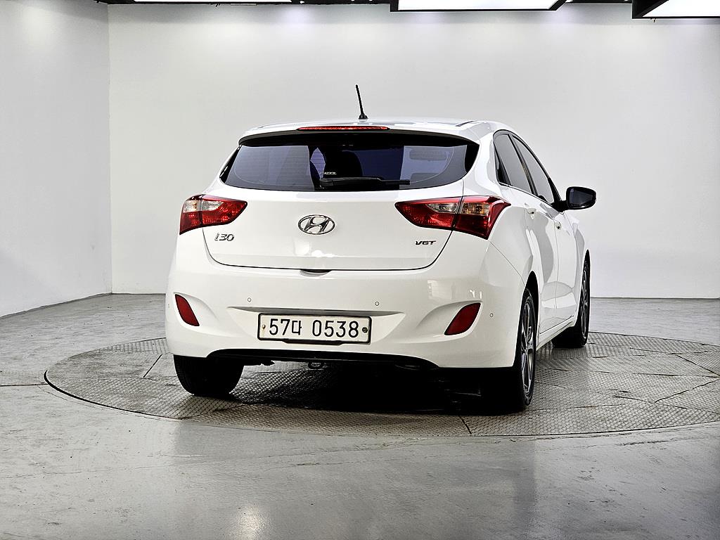 HYUNDAI i30 - Vista 3