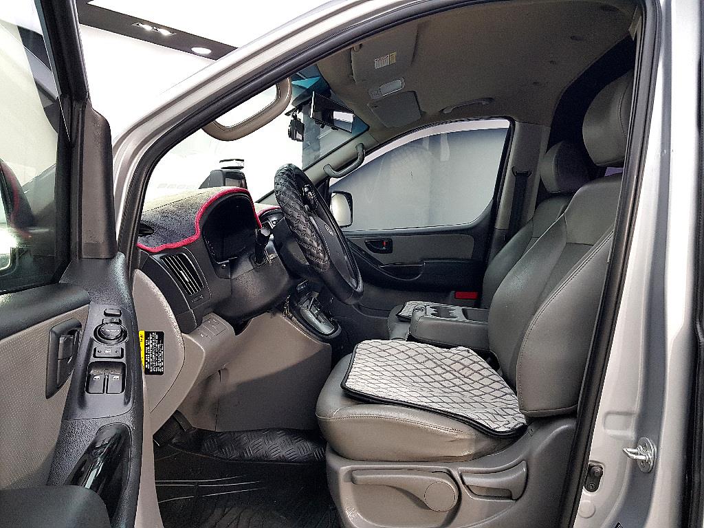 HYUNDAI Starex - Vista 8