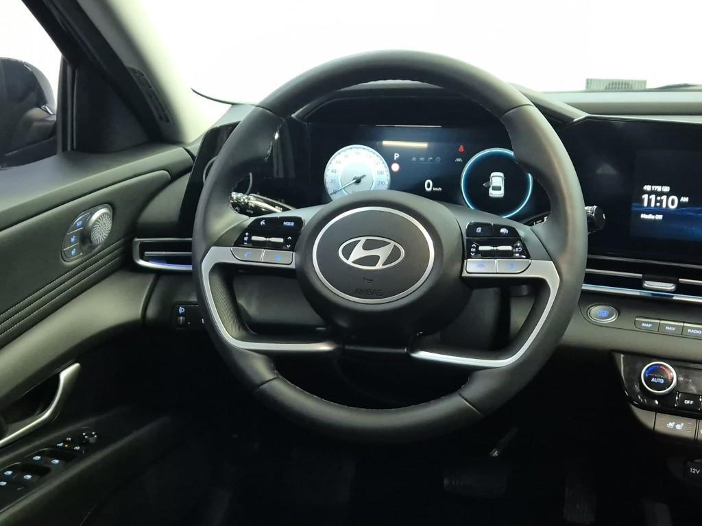 HYUNDAI Avante - Vista 12