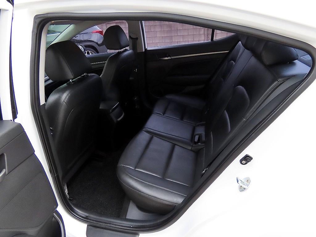 HYUNDAI Avante - Vista 6