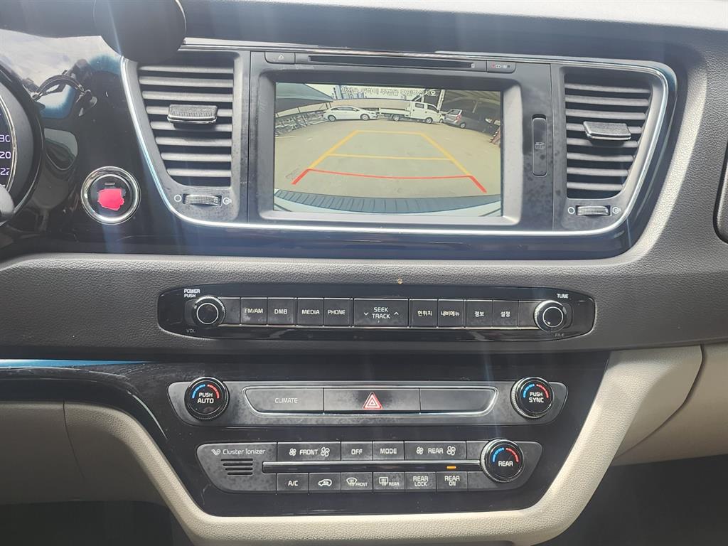 KIA Carnival - Vista 10