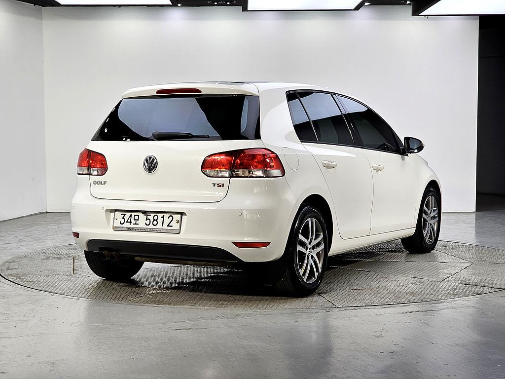 Volkswagen Golf - Vista 4