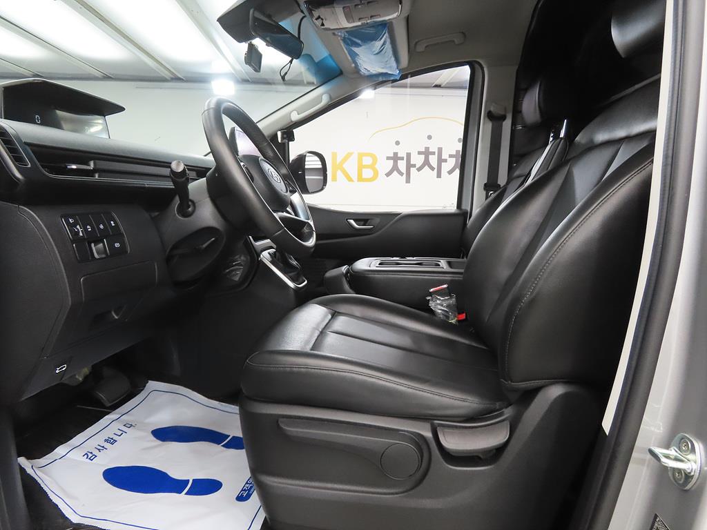 HYUNDAI Staria - Vista 5