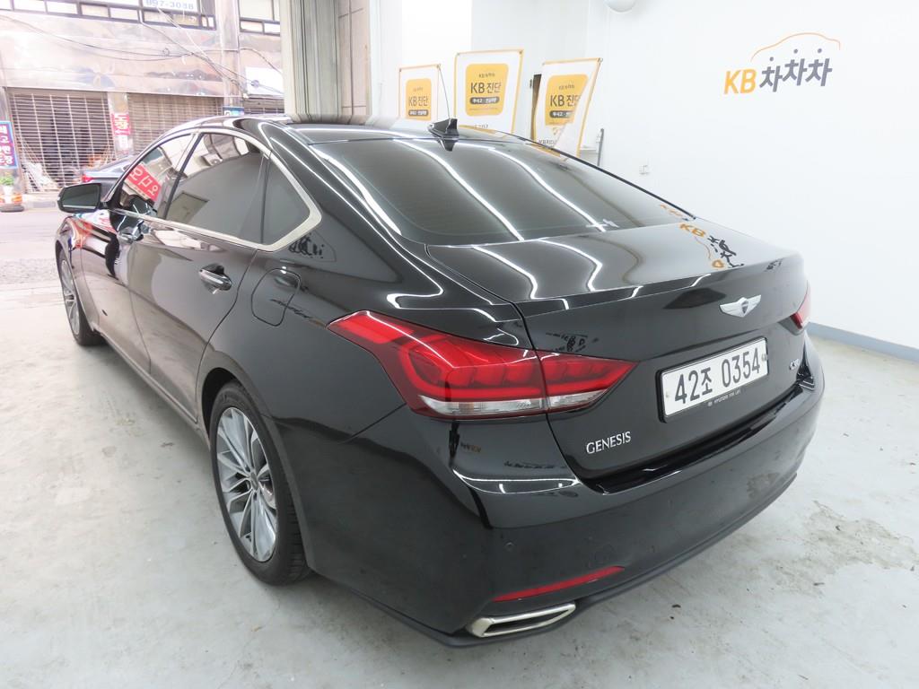 HYUNDAI Genesis - Vista 4