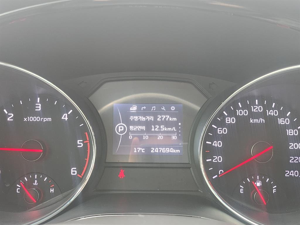 KIA Carnival - Vista 5