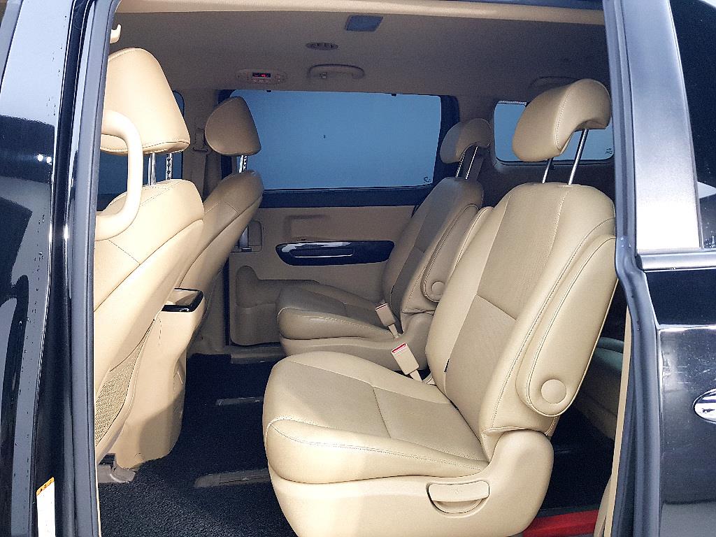 KIA Carnival - Vista 9