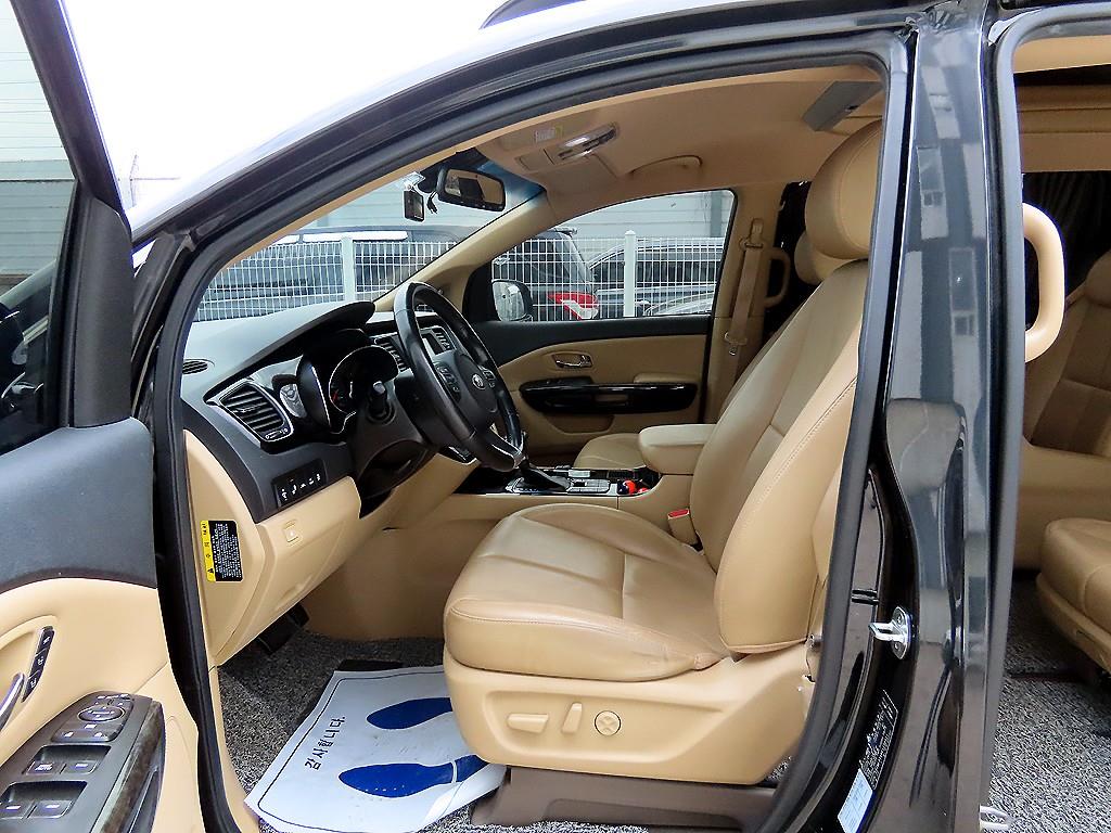 KIA Carnival - Vista 5