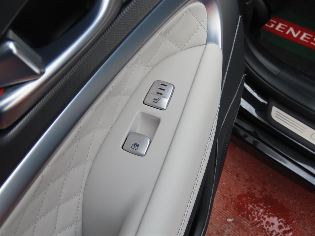 Genesis G70 - Vista 11