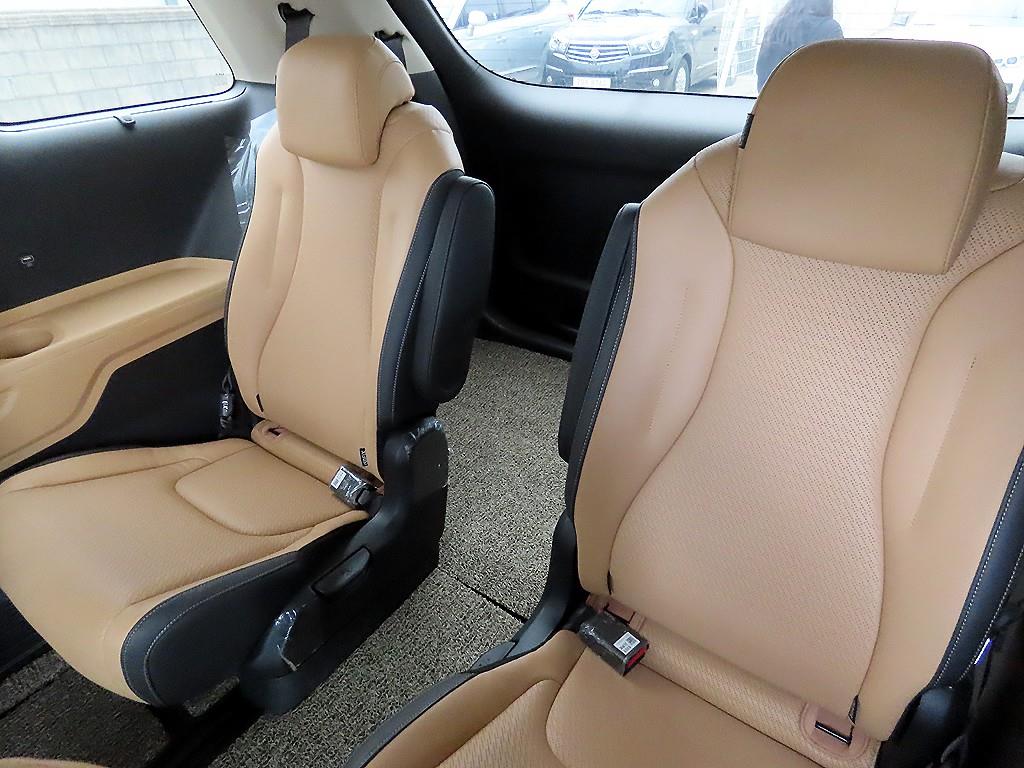 KIA Carnival - Vista 7