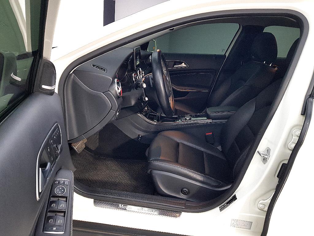 Mercedes Benz GLA Class - Vista 8