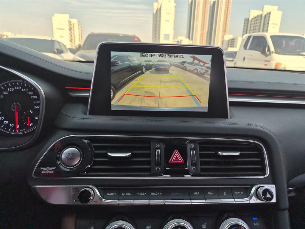 Genesis G70 - Vista 10