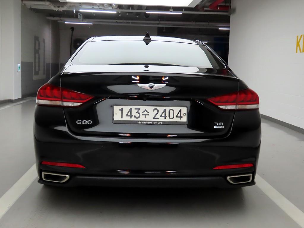 HYUNDAI Genesis - Vista 3