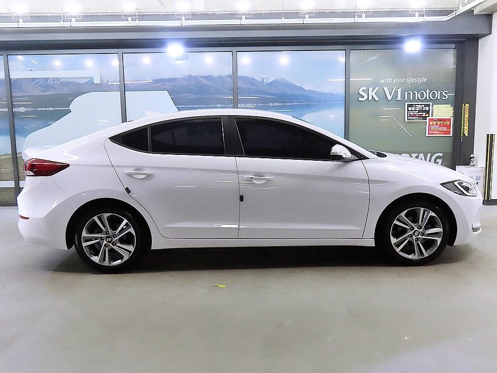 HYUNDAI Avante - Vista 3