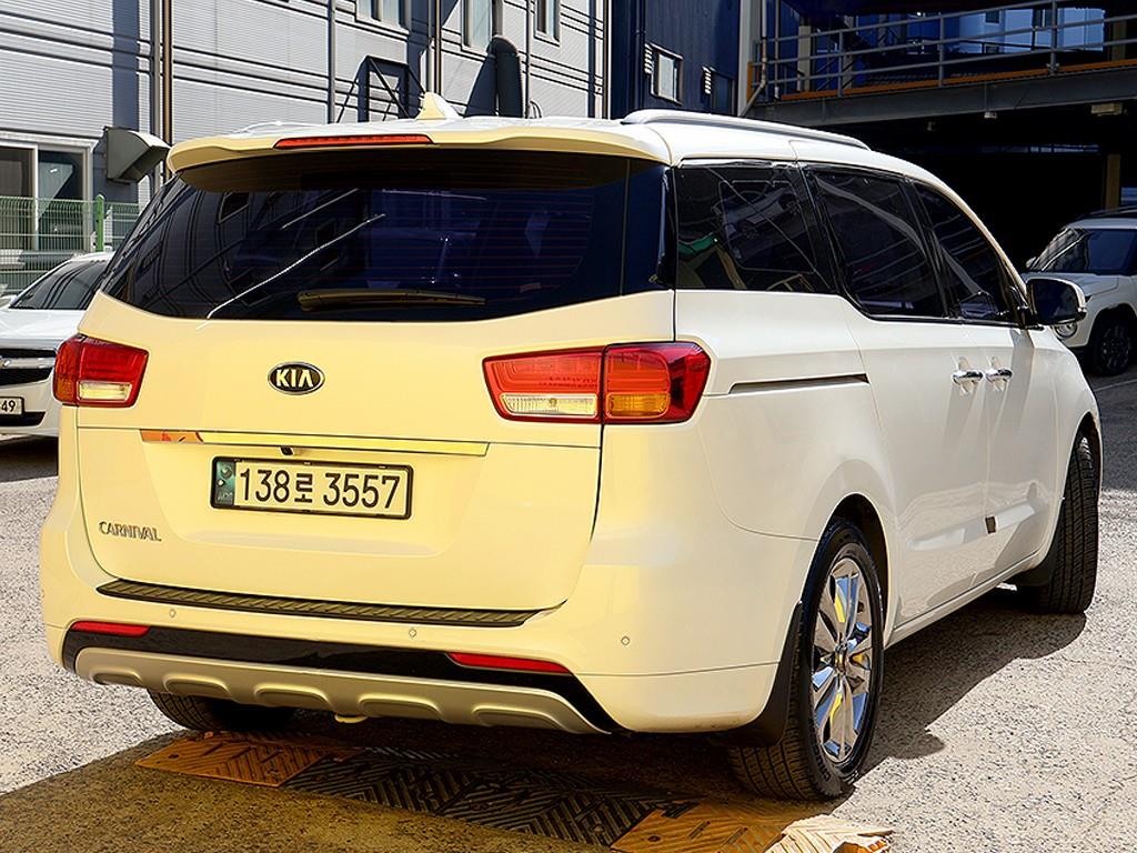 KIA Carnival - Vista 7