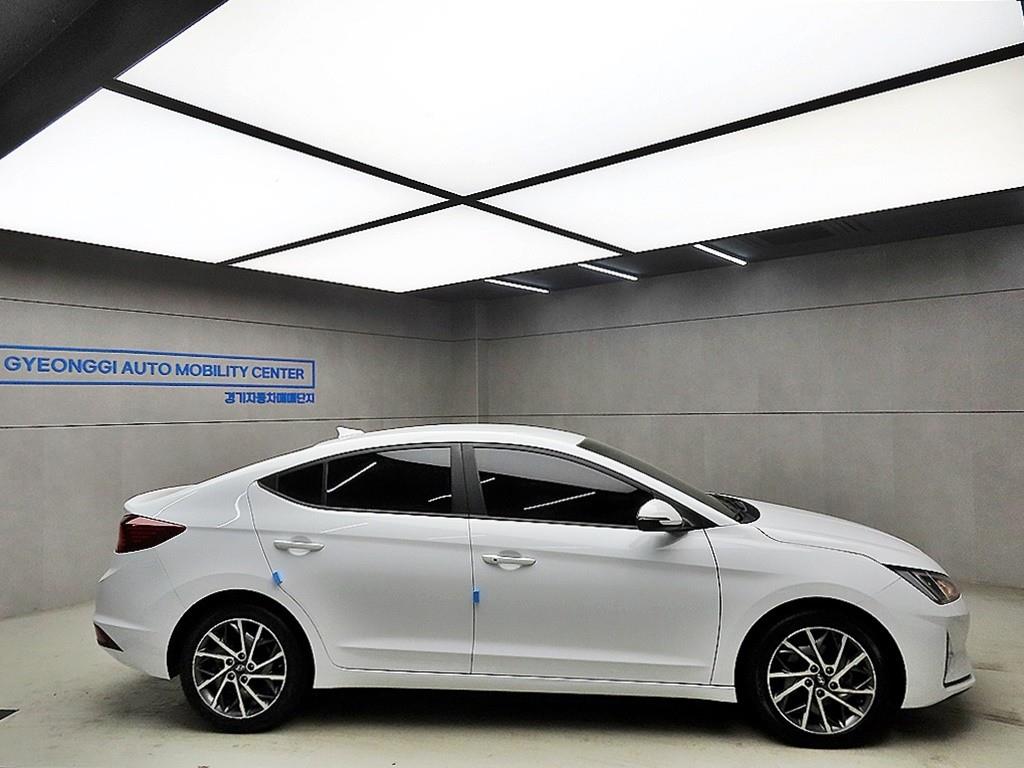 HYUNDAI Avante - Vista 2