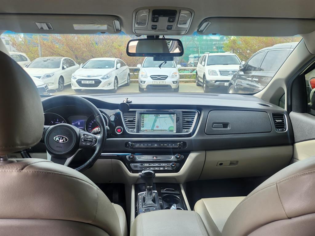 KIA Carnival - Vista 6