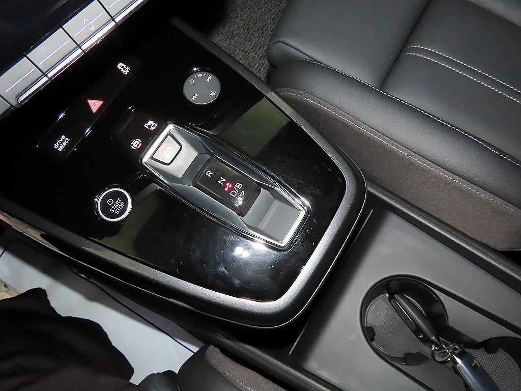 Audi Q4 - Vista 12