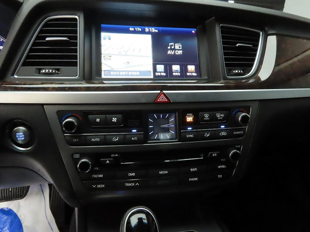 HYUNDAI Genesis - Vista 9