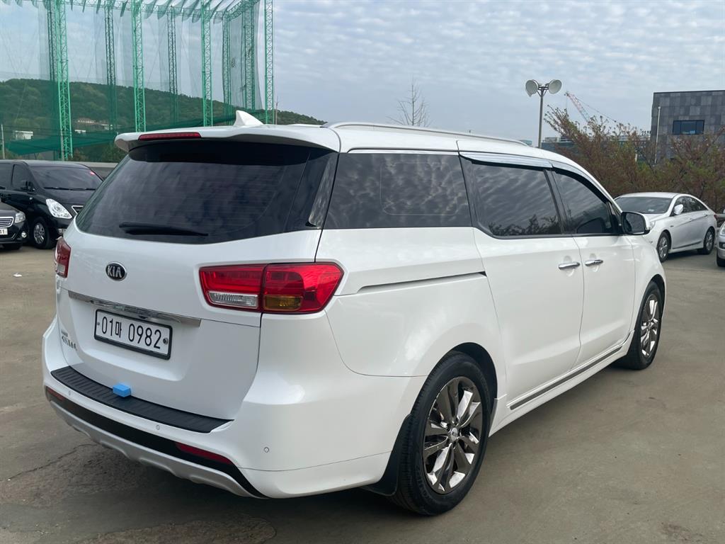 KIA Carnival - Vista 3