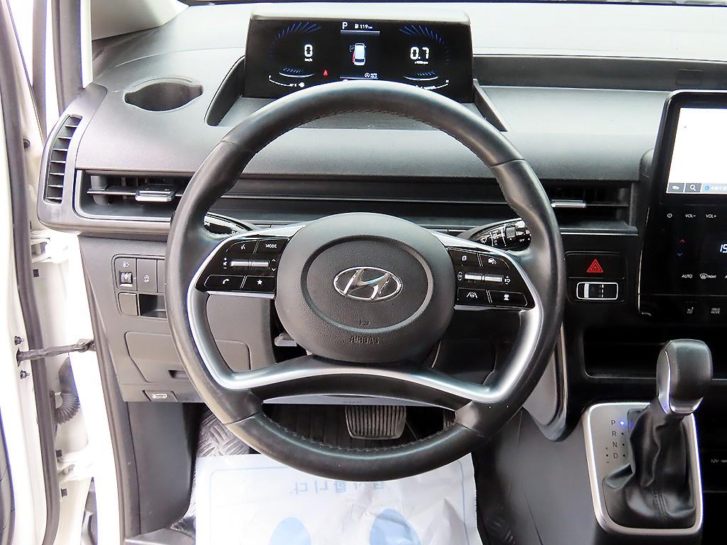 HYUNDAI Staria - Vista 8