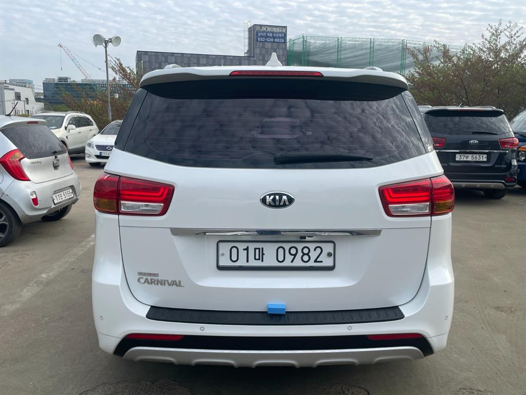 KIA Carnival - Vista 4