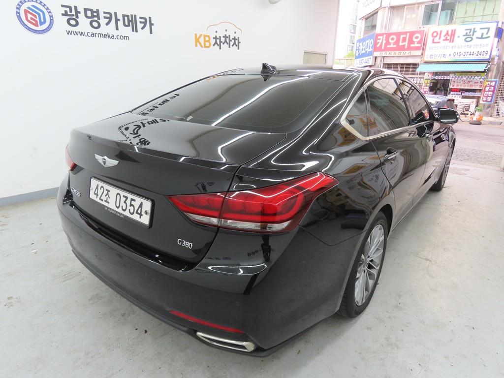 HYUNDAI Genesis - Vista 3