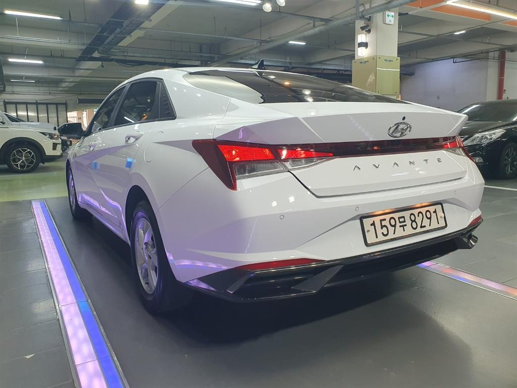 HYUNDAI Avante - Vista 4