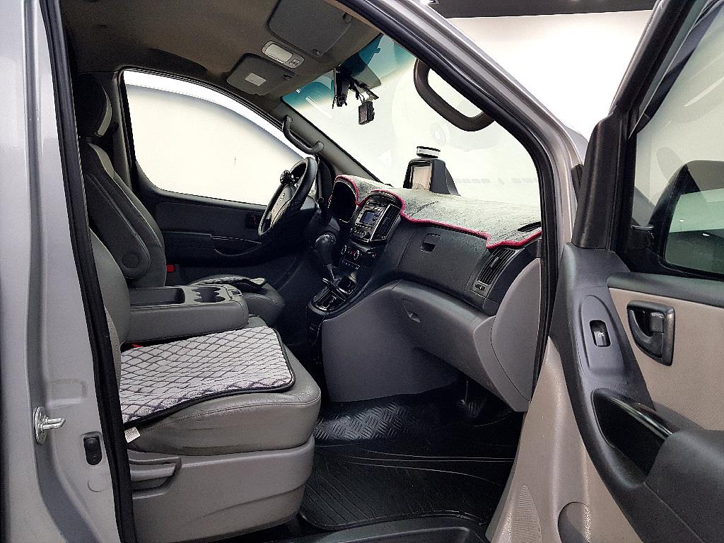 HYUNDAI Starex - Vista 5