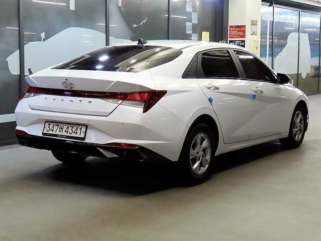 HYUNDAI Avante - Vista 4