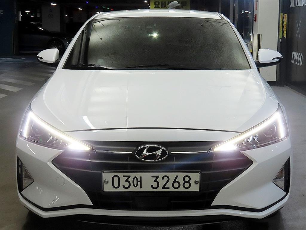 HYUNDAI Avante - Vista 2